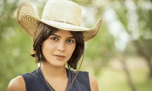 
				
					Julia Dalavia, atriz de 'Pantanal', leva mordida de jacaré na bunda em dia de folga
				
				