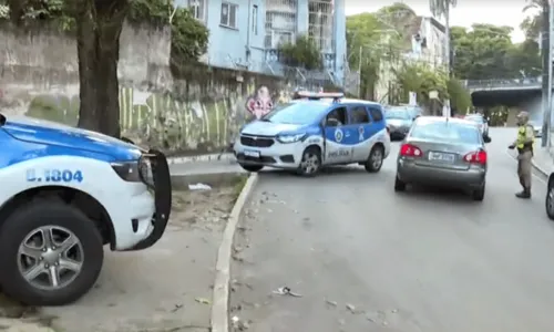 
				
					Polícia Militar realiza operação dentro da comunidade da Gamboa, em Salvador
				
				