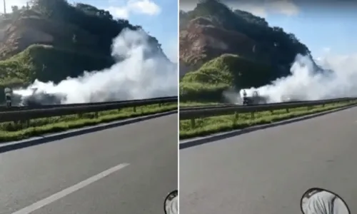 
				
					Vídeo: Incêndio destrói caminhão em trecho de rodovia na Bahia
				
				