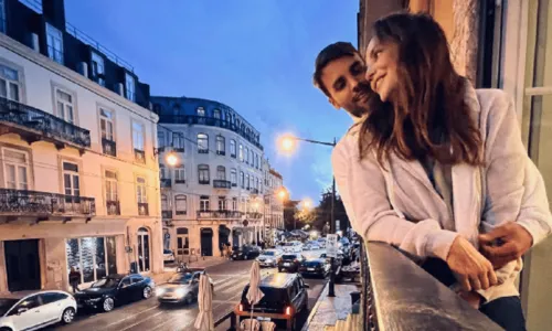 
				
					Daniel Cady ostenta noite em Portugal com esposa: 'Eu e menina Ivete'
				
				