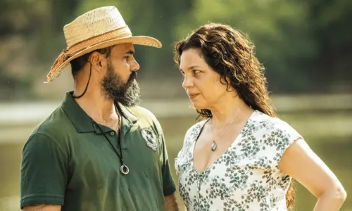 
				
					Em 'Pantanal', Maria Bruaca choca Alcides com fetiche bizarro: 'Mas de jeito maneira'
				
				