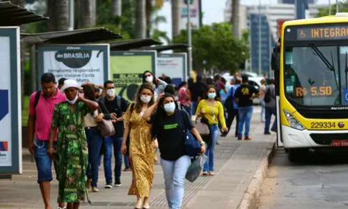
				
					Secretaria do Ministério da Saúde recomenda uso de máscara após alta nos casos de Covid-19
				
				