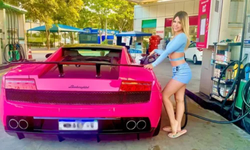 
				
					Melody reclama do preço da gasolina ao abastecer carro de R$1,5 milhão: 'Assalto'
				
				