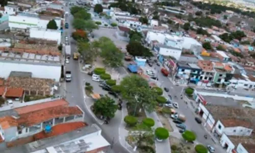 
				
					Vinte e duas pessoas são feitas de reféns dentro de casa alugada em Berimbau, na Bahia
				
				