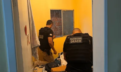 
				
					Três homens são presos durante operação de combate ao tráfico de drogas em Salvador
				
				