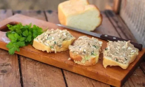 
				
					Recheio barato pro pão: aprenda receita de patê de sardinha com seis ingredientes
				
				