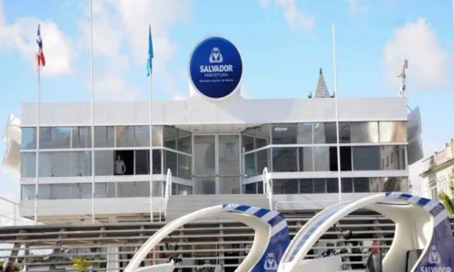 
				
					Prefeitura de Salvador anuncia antecipação de salários dos servidores em junho
				
				