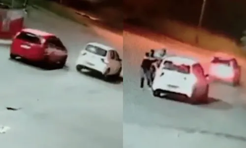 
				
					Vídeo: Carro é roubado após ser interceptado por homens armados no bairro de Pirajá, em Salvador
				
				