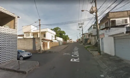 
				
					Intenso tiroteio assusta moradores de Águas Claras, em Salvador, pelo 2º dia consecutivo: 'Tiro daqui pra lá e de lá pra cá'
				
				
