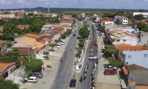 
				
					Menino de 8 anos morre após ser atingido por tiros na Bahia
				
				
