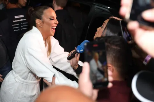 
				
					Fotos: Ivete Sangalo causa alvoroço antes de show em SP
				
				