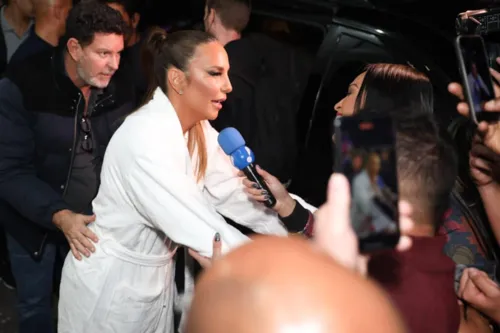 
				
					Fotos: Ivete Sangalo causa alvoroço antes de show em SP
				
				