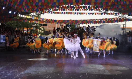 
				
					Cenário, figurino, coreografia e ensaios em 3 meses: saiba como foi preparação de quadrilha junina que conquistou título de bicampeã na BA
				
				