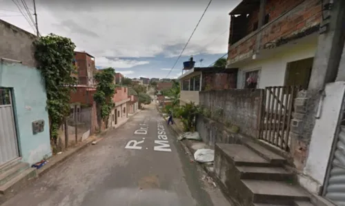 
				
					Dois homens são mortos a tiros dentro de casa no bairro de Pirajá, em Salvador
				
				