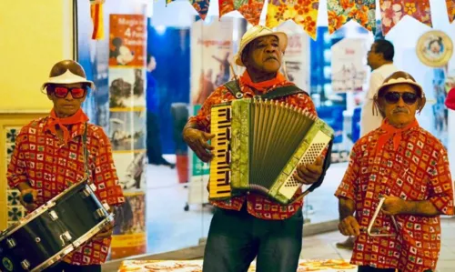 
				
					Forró, comida típica e atrações infantis: confira programação de São João dos shoppings de Salvador e RMS
				
				