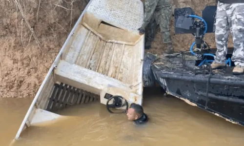 
				
					PF localiza barco usado por jornalista britânico e indigenista no dia em que foram mortos
				
				