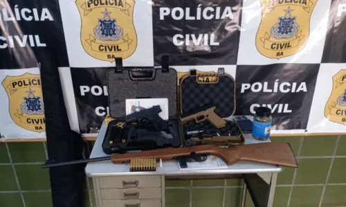 
				
					Mais de mil esmeraldas são apreendidas pela polícia no interior da Bahia
				
				