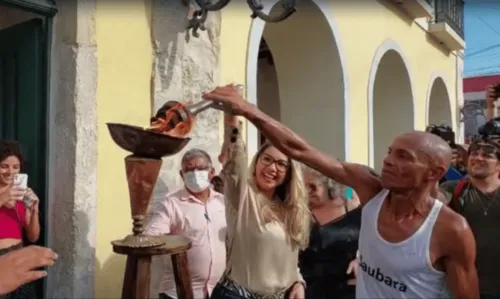 
				
					Vídeo: fogo simbólico do 2 de Julho chega a Santo Amaro
				
				