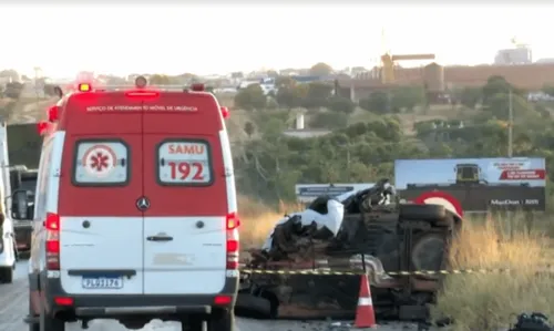 
				
					Motorista morre e sargento do Corpo de Bombeiros Militar fica ferido em acidente na BA-020, oeste da Bahia
				
				