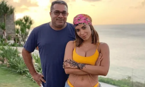 
				
					Anitta desabafa ao revelar problema de saúde do pai: 'Cirurgia delicada'
				
				