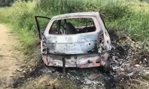 
				
					Corpo carbonizado é encontrado dentro de carro no sul da Bahia
				
				