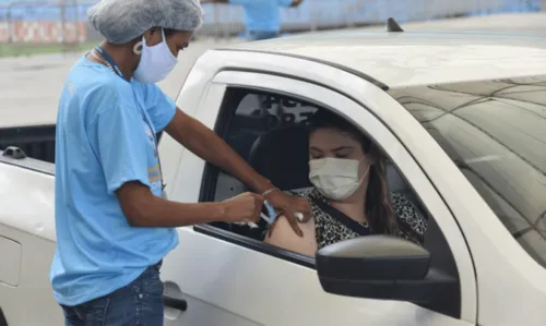 
				
					Vacinação contra Covid-19 segue com 1ª à 4ª dose nesta quinta (29) em Salvador
				
				