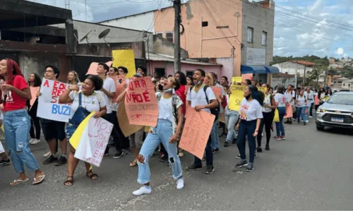 
				
					Vídeo: Estudantes do Ifba na Bahia contra corte de verbas para institutos federais
				
				