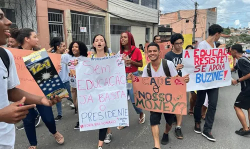 
				
					Vídeo: Estudantes do Ifba na Bahia contra corte de verbas para institutos federais
				
				