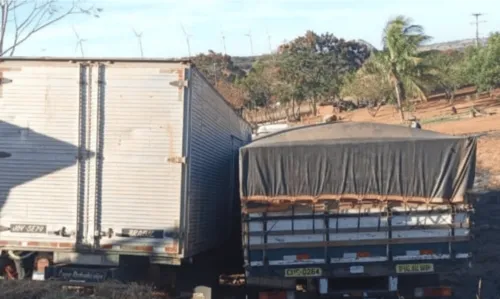 
				
					Motorista de caminhão é resgatado de ferragens por bombeiros após batida com carreta na BA
				
				