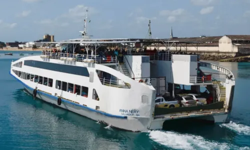 
				
					Tempo de espera na fila do ferry-boat chega a 1h30 nesta segunda
				
				