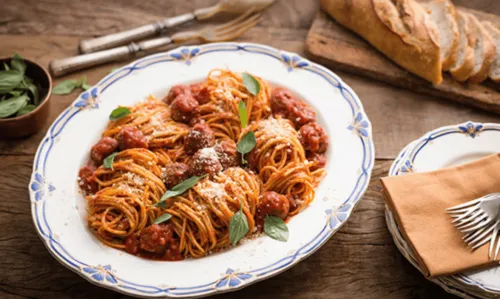 
				
					Clássico italiano: aprenda a fazer espaguete com almôndegas para almoço de domingo
				
				