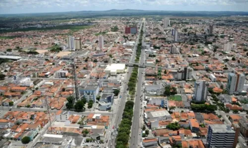 
				
					Pai e filho morrem após serem atacados a tiros em Feira de Santana
				
				