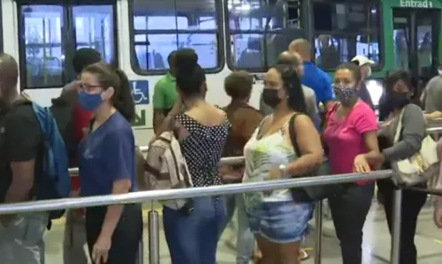 
				
					Estação Pirajá segue com grandes filas nesta quinta (02); estações do metrô permanecem fechadas
				
				