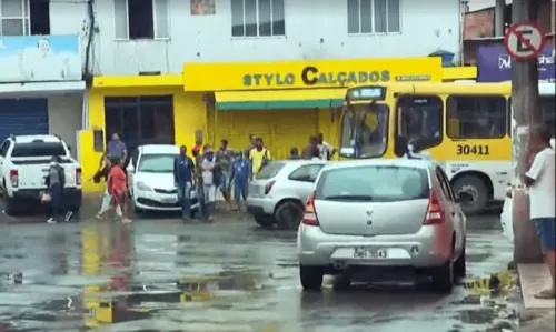 
				
					Após tiroteio, ônibus voltam a circular no final de linha do bairro de Valéria
				
				