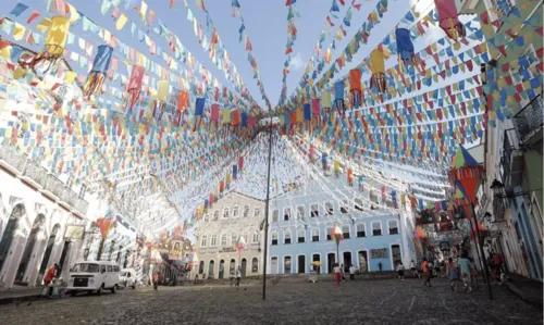 
				
					Trilha das artes: vota agora e escolha a melhor obra junina do Centro Histórico de Salvador
				
				