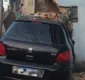 
                  Carro bate em muro e derruba colunas de sustentação de casa na Av. Suburbana, em Salvador