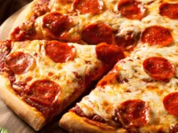 Versão Barata: aprenda a fazer pizza em casa gastando pouco