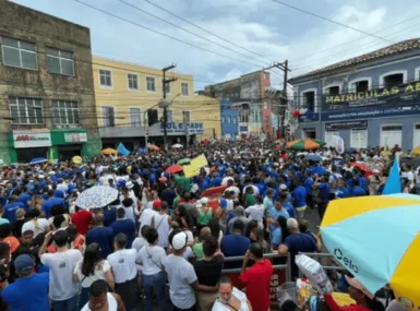 Em clima de reencontro e corrida eleitoral, desfile ao 2 de Julho é acompanhado por multidão em Salvador