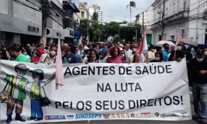 
		Agentes municipais de saúde fazem protesto e parte do centro de Salvador fica bloqueado