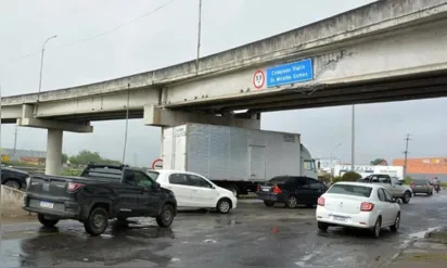 
		Após interdição, pista é liberada em viaduto de Feira de Santana que interliga regiões do país