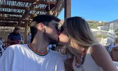 
		João Guilherme e Schynaider Moura trocam beijos em viagem à Grécia