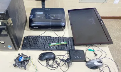 
		Dupla é presa após invadir colégio e furtar equipamentos de informática na Bahia