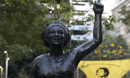 
				
					Marielle Franco ganha estátua no centro do Rio de Janeiro
				
				