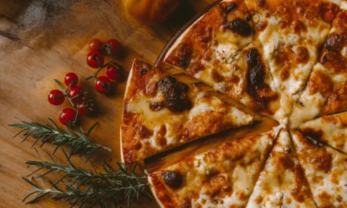 
				
					Dia Mundial da Pizza: confira lista de receitas caseiras para comemorar a data em grande estilo
				
				