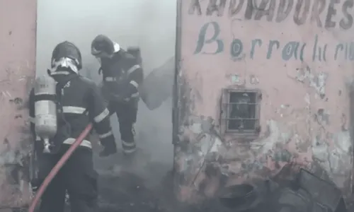 
				
					Incêndio atinge borracharia e assusta moradores no bairro de Pau da Lima, em Salvador
				
				