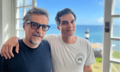 
				
					Wagner Moura encontra Kleber Mendonça Filho, diretor de 'Bacurau', em Salvador
				
				