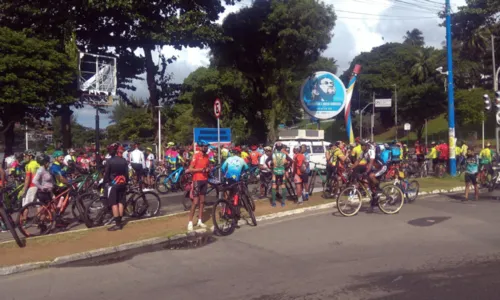 
				
					Caso Rodrigo Castro: familiares e amigos de ciclista realizam protesto no Dique do Tororó, em Salvador
				
				