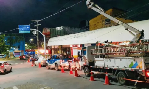 
				
					Operação desliga 'gatos' em 8 filiais de rede de fast food na Bahia; energia desviada era suficiente para abastecer 4 mil casas
				
				
