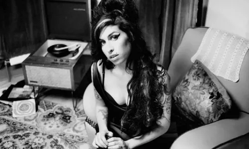 
				
					'Back To Black': filme sobre Amy Winehouse terá diretora de '50 Tons de Cinza'
				
				