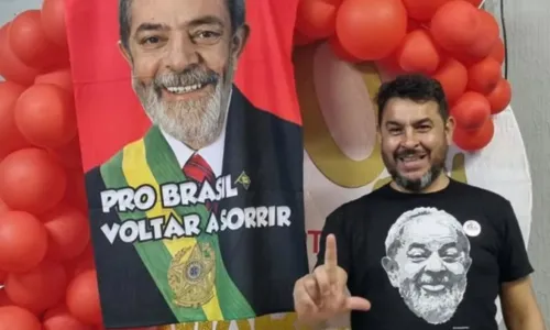 
				
					Vídeo mostra momento em que tesoureiro do PT é morto por apoiador de Bolsonaro em Foz do Iguaçu; assista
				
				